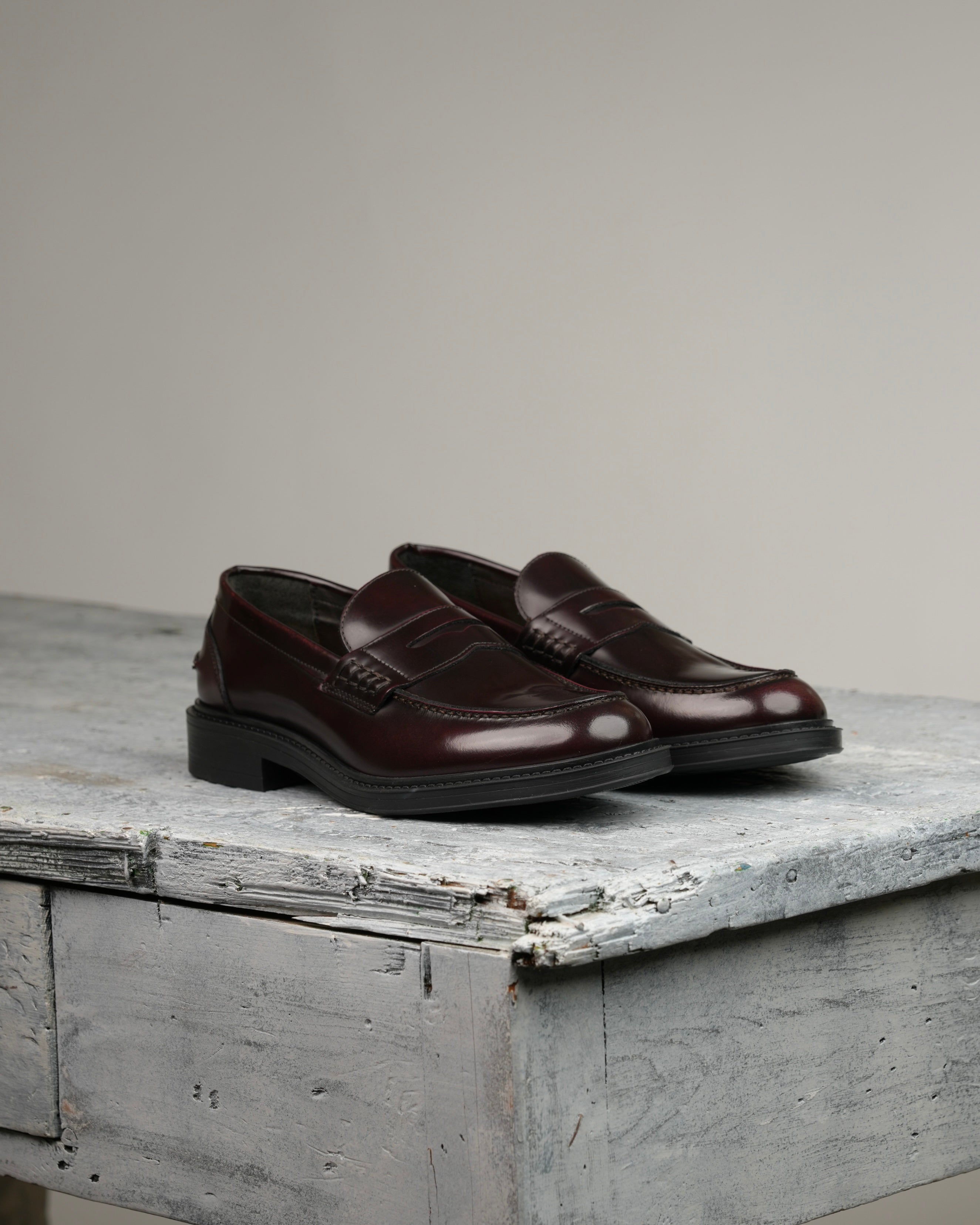 SHALAPI Chester 1.1 mocasines para hombre color Burdo brillante 