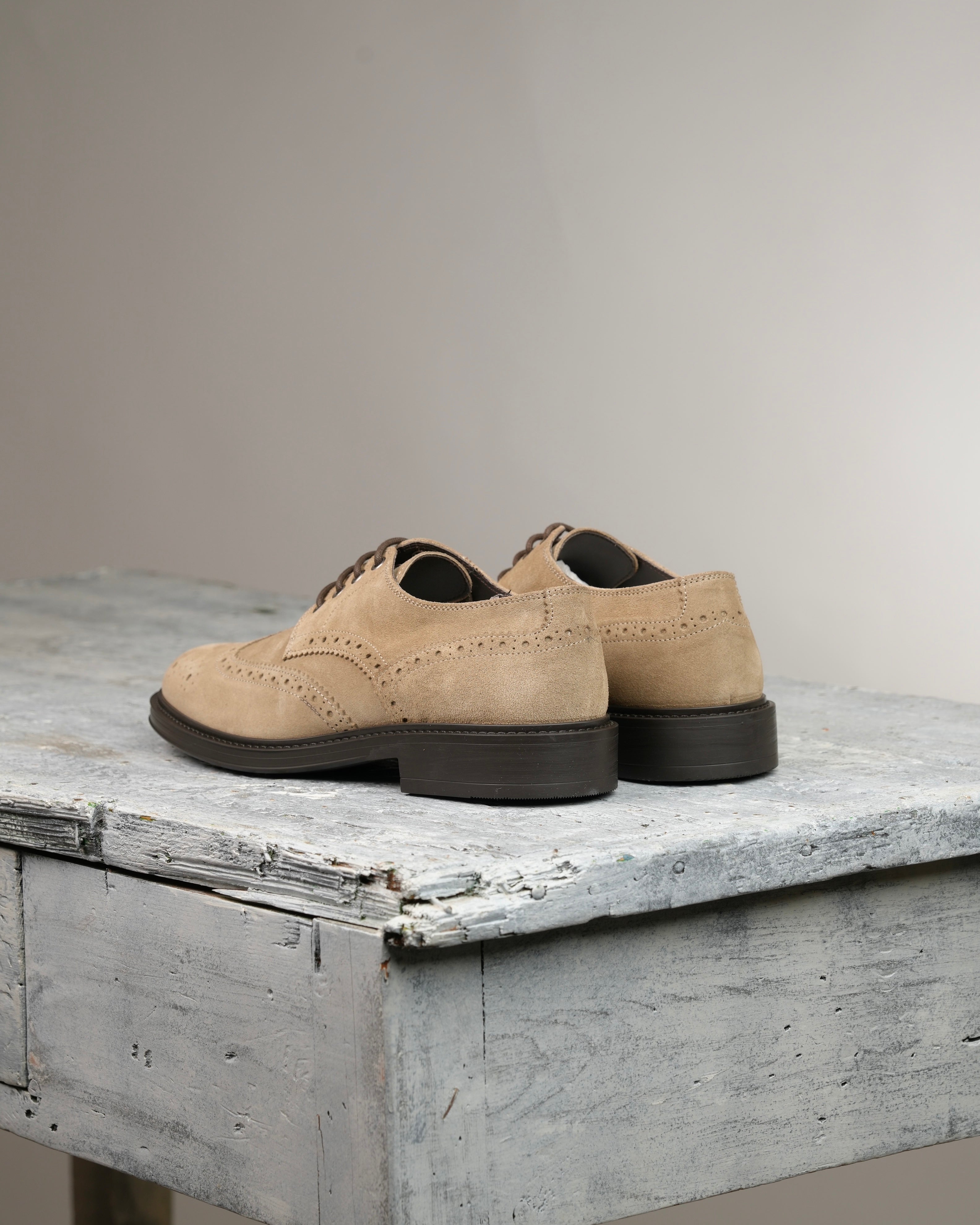Scarpe Brogues di lusso SHALAPI 1.1 in pelle scamosciata color beige