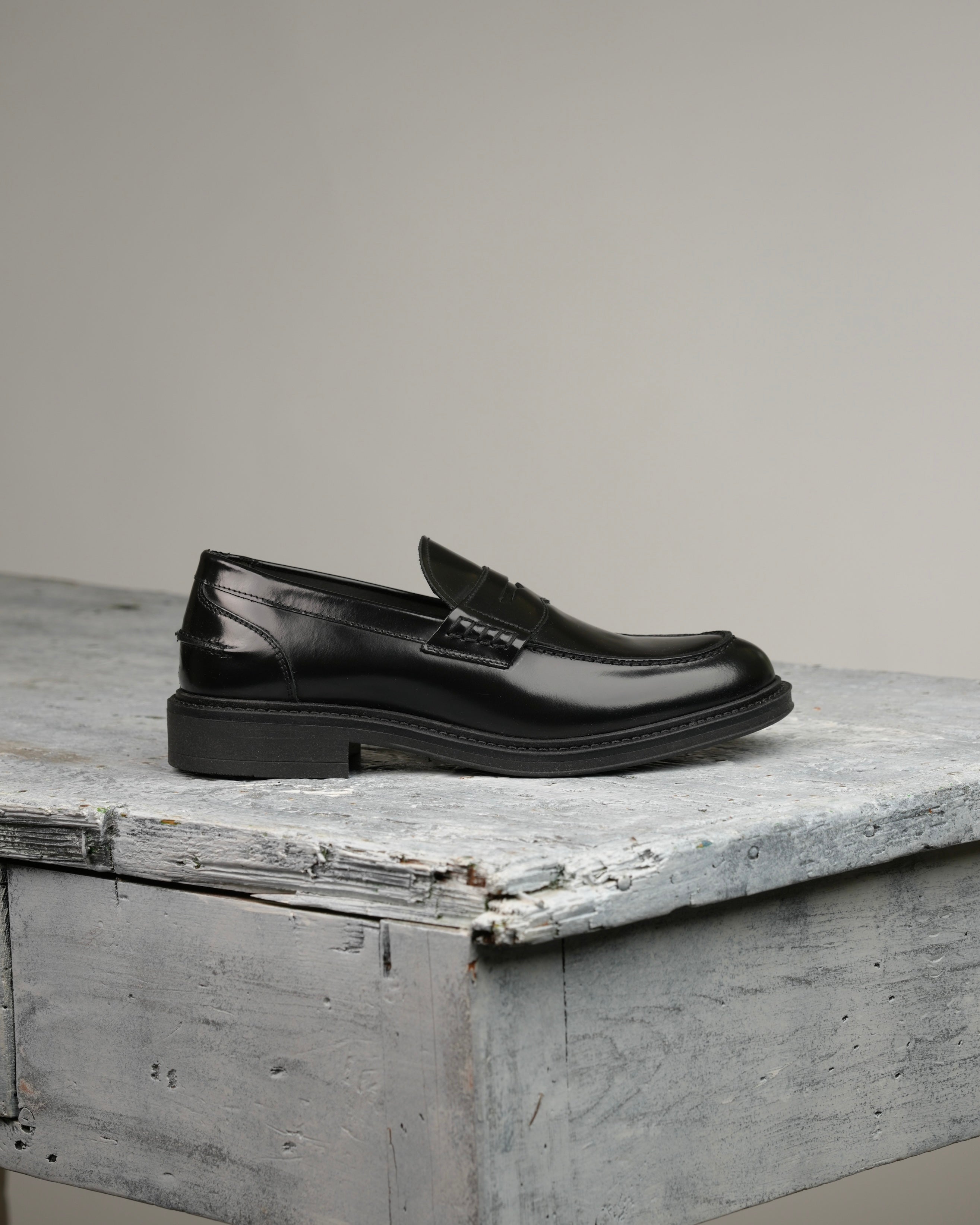 Mocasines SHALAPI Chester 1.1 para hombre en negro brillante 