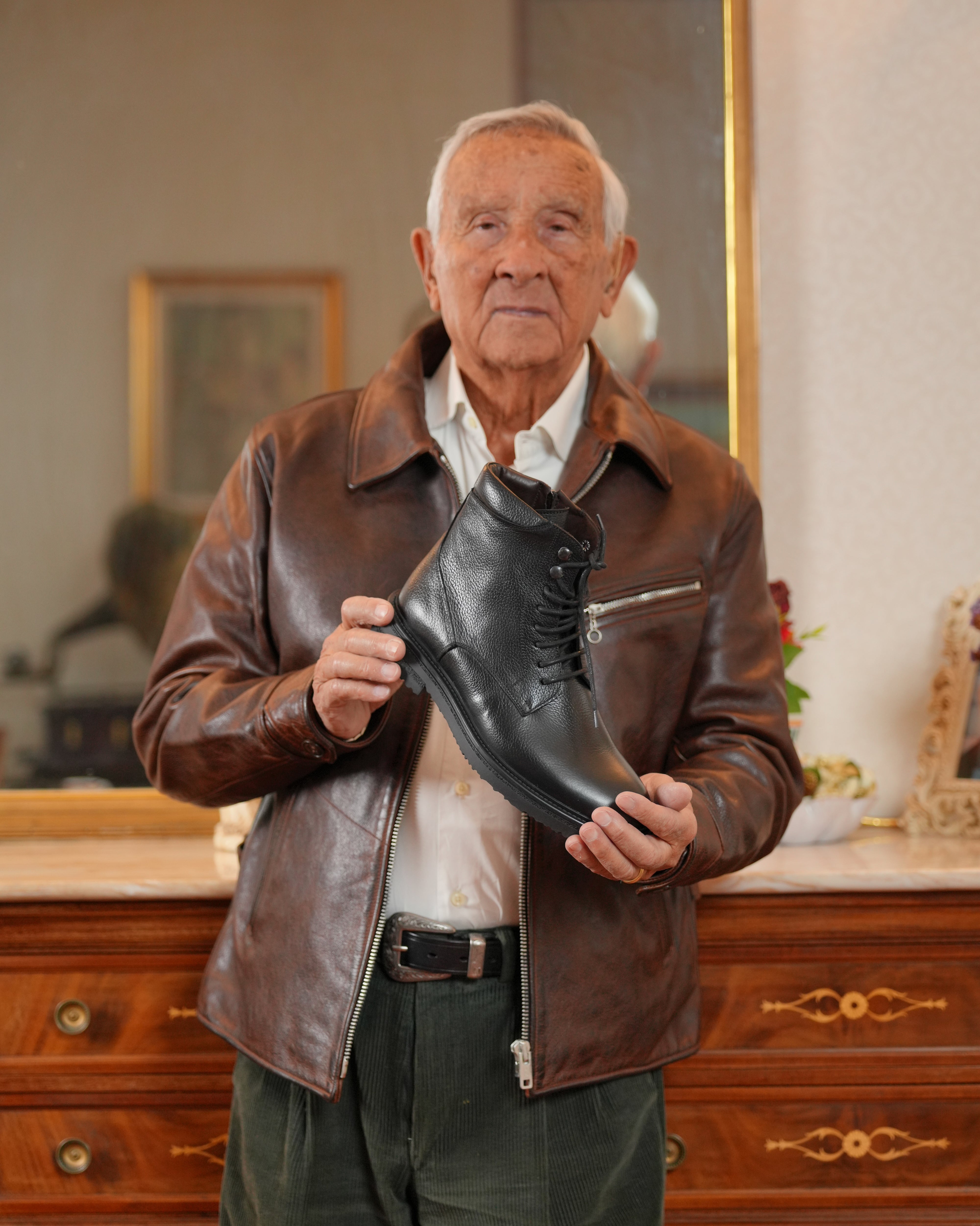 SHALAPI luxury 1.1 plain toe boots in full grain leather in black